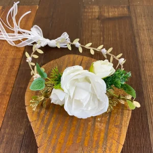 Corona, Verde y Blanco con Flores Gillian Q28229