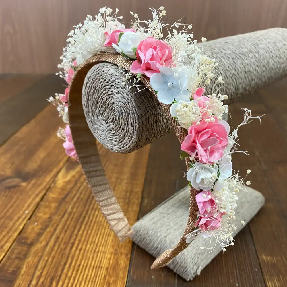 Diadema Beige con Flores Blancas y Rosadas Brenda Q28270