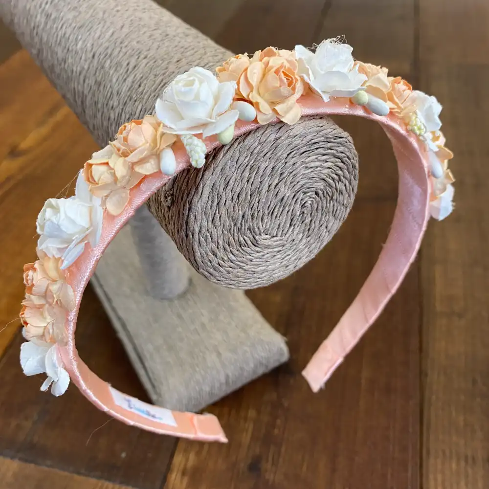 Diadema Blanca y Coral con Flores Berenice Q28284