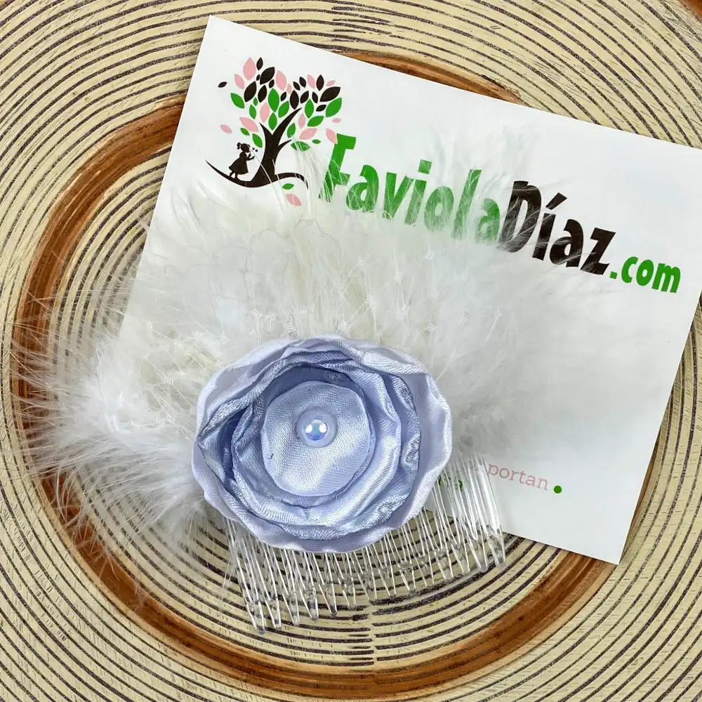 Peineta Blanca y Plateada con Flor y Plumas Q28962
