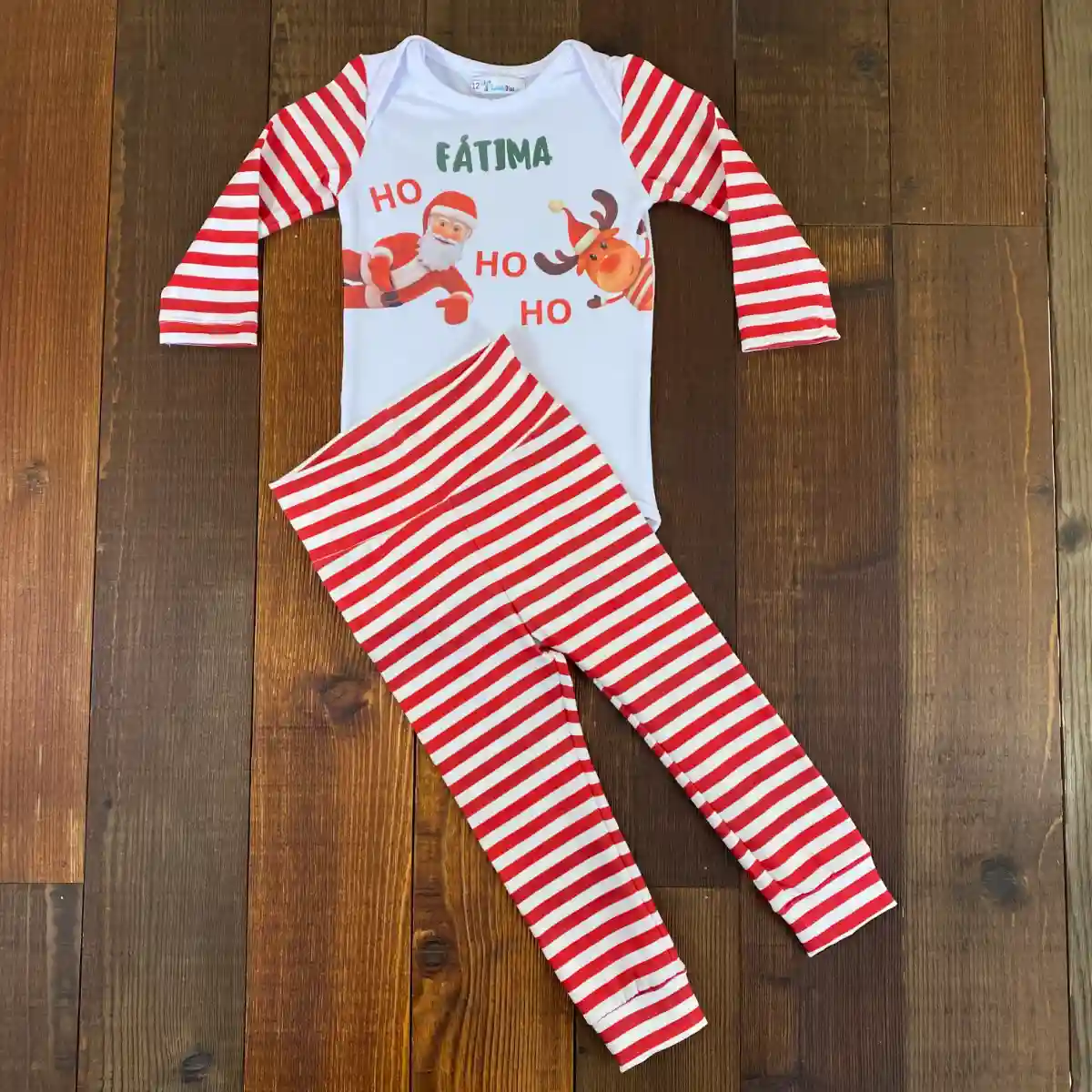 Pijama Navideña Roja de Santa y Reno con Nombre Q29048