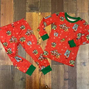 Pijama Navideña Roja y Verde con Estampado de Mickey Q29055