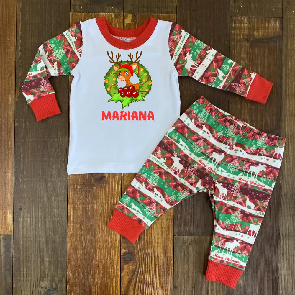 Pijama Navideña Verde y Roja con Reno en Corona y Nombre Q29087