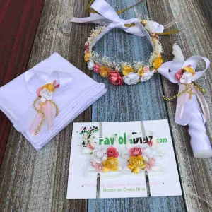 Set de Bautizo Blanco, Dorado y Coral con Flores Q29506