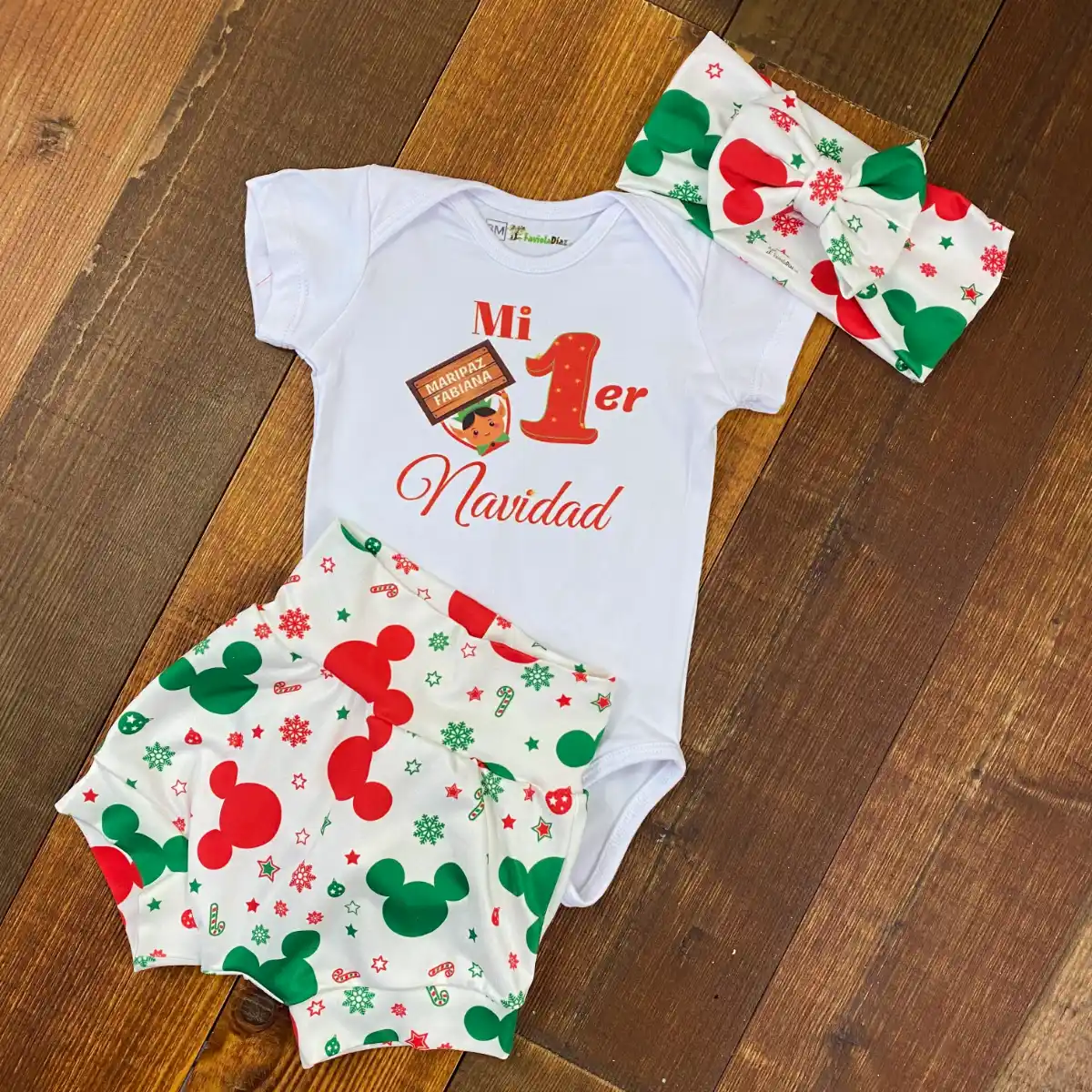 Set de Short y Vincha Alusiva a Mickey con Mameluco Mi Primer Navidad con Nombre Q29682 - Imagen 2