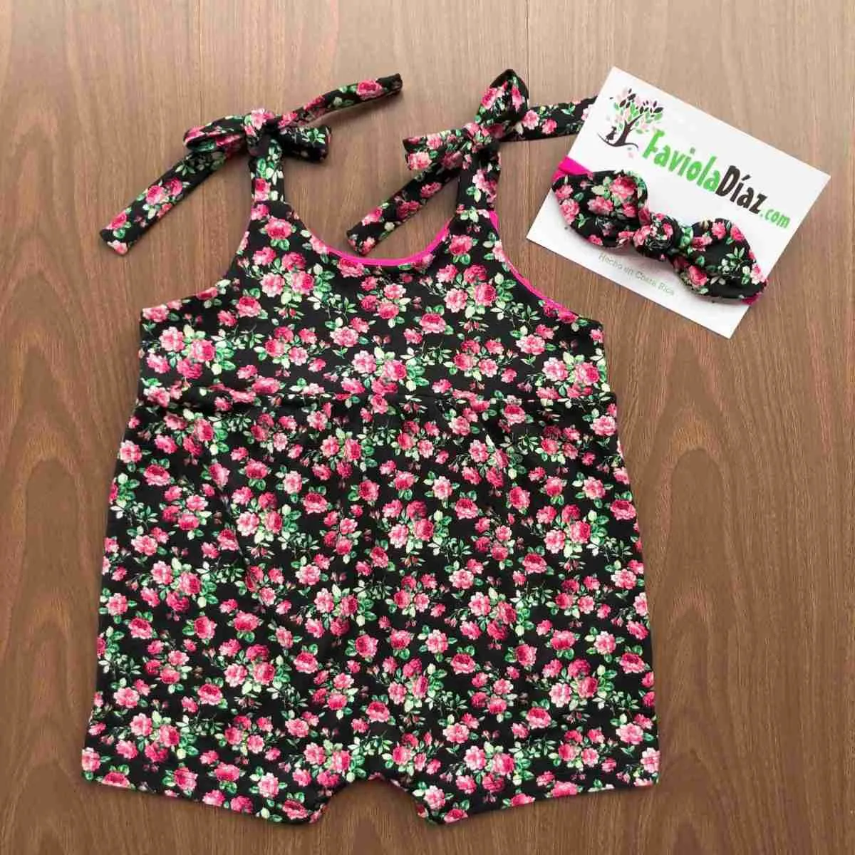 Set de Vincha y Overol Corto Fucsia y Negro Floreado Q29779