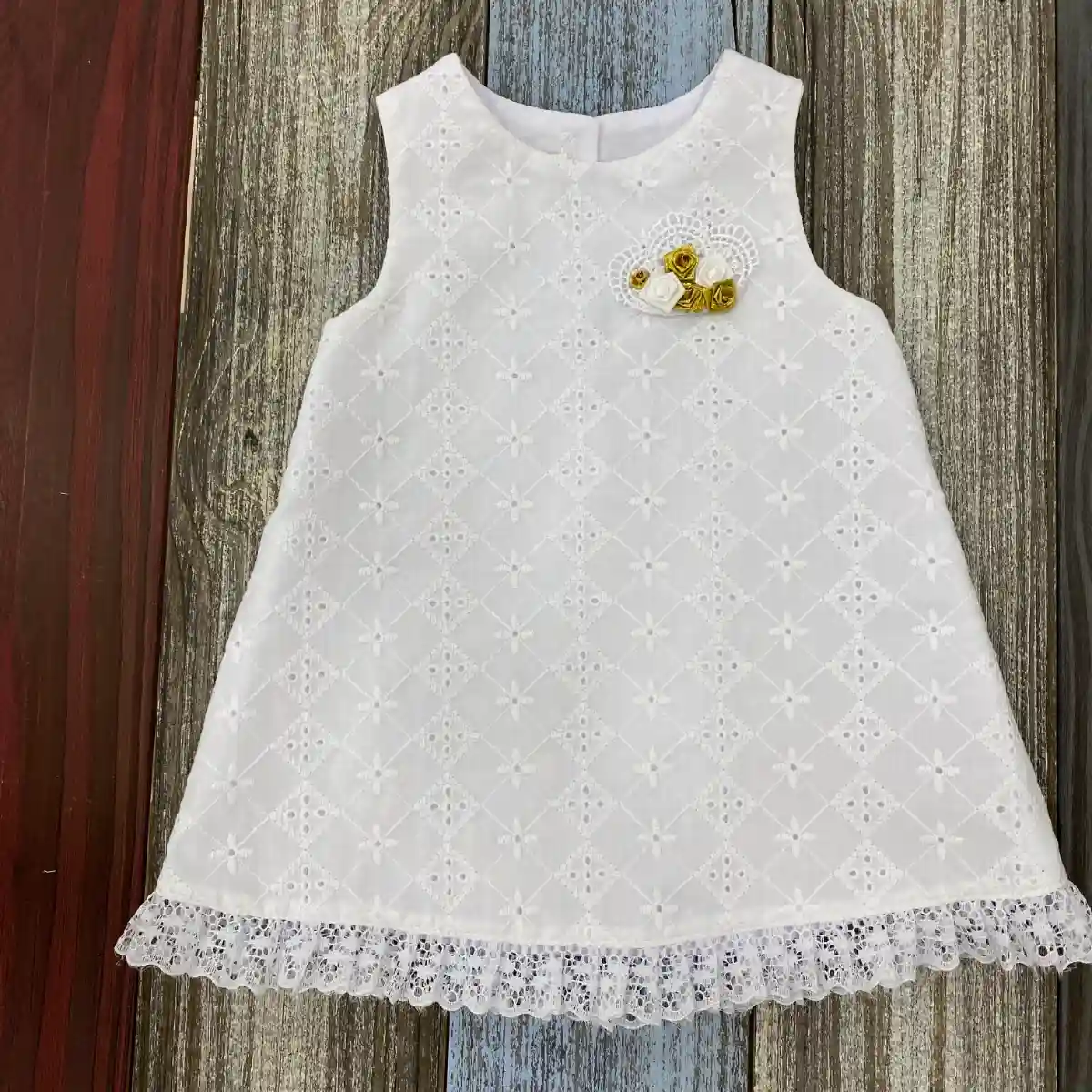 Vestido Betania Blanco con Flores Blancas y Doradas Afrodita Q30298