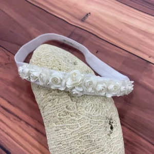 Vincha Blanca con Flores Berenice Q30731