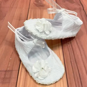 Zapatillas de Encaje Blancas para Bautizo con Flor Belén Q31623